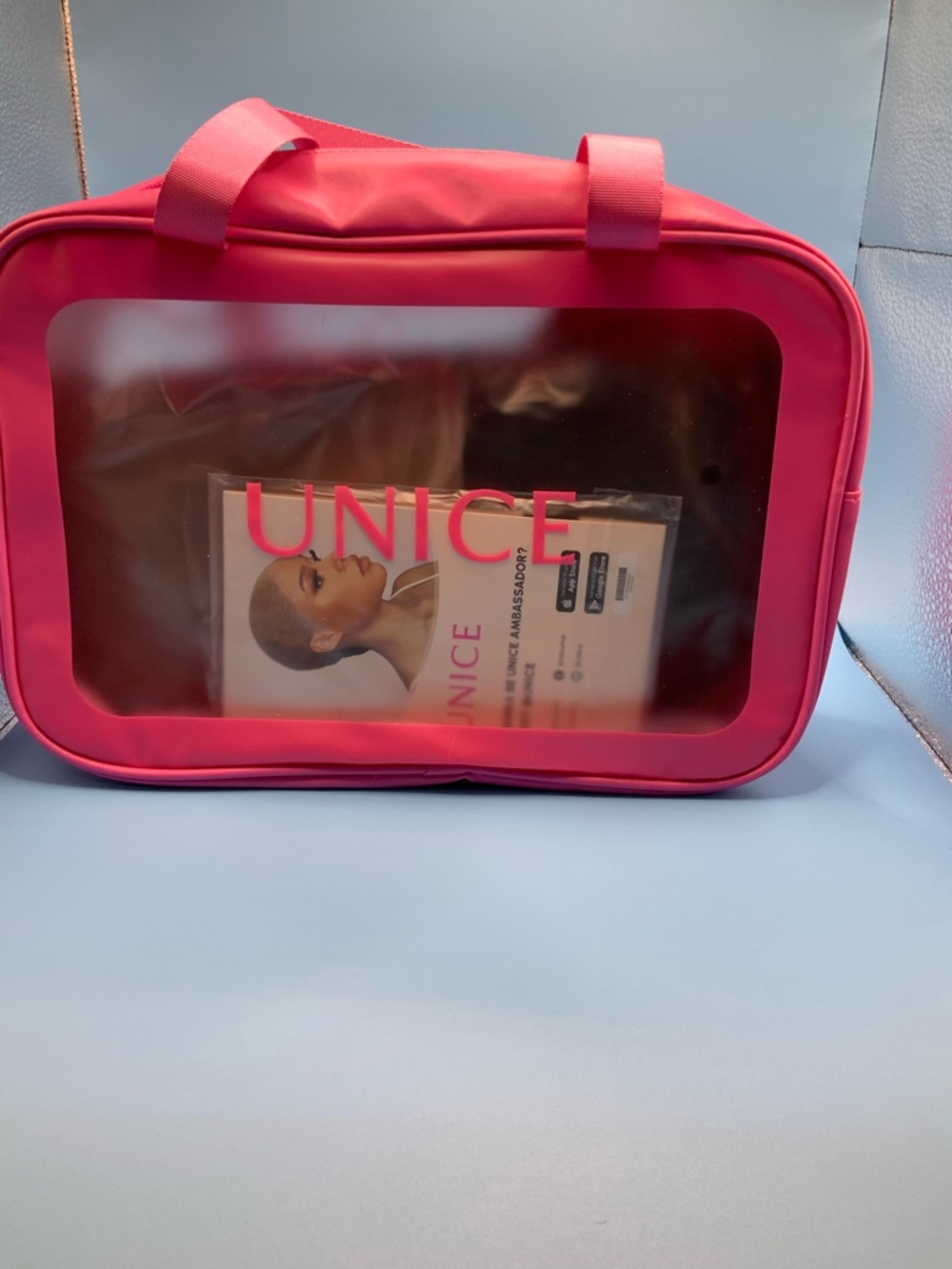 UNICE “BOB” Wig and travel case. (1050)
